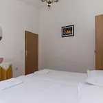 Apartman Mador *